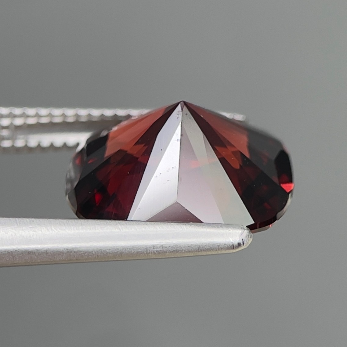 Natural Rhodolite 4.29 ct / Madagascar