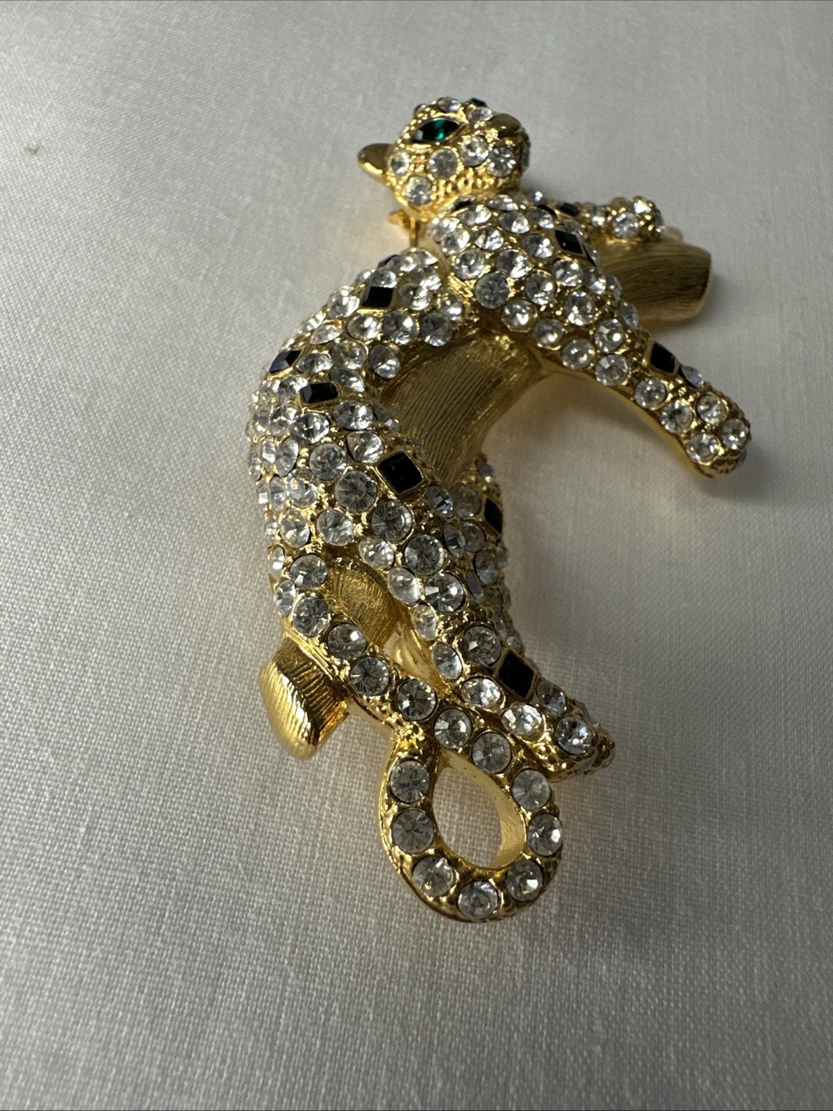 Vintage Rhinestone Leopard Big Cat Green Eyes Gold Tone Grannycore Brooch Pin