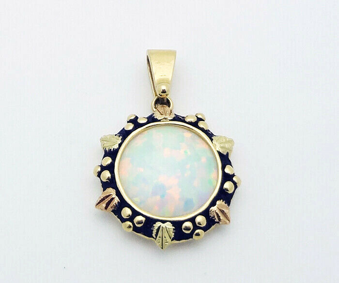 10k Yellow Gold 5/8″ Diameter Pendant with Opal 2.4 Grams