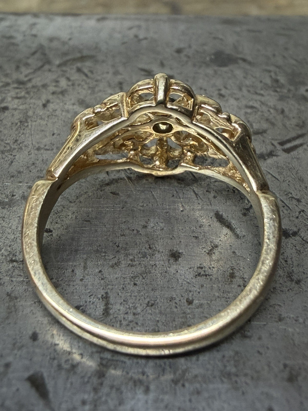 14k Yellow Gold Handmade Flower Hearts Ring Size 6.25 US 3.4 Grams.