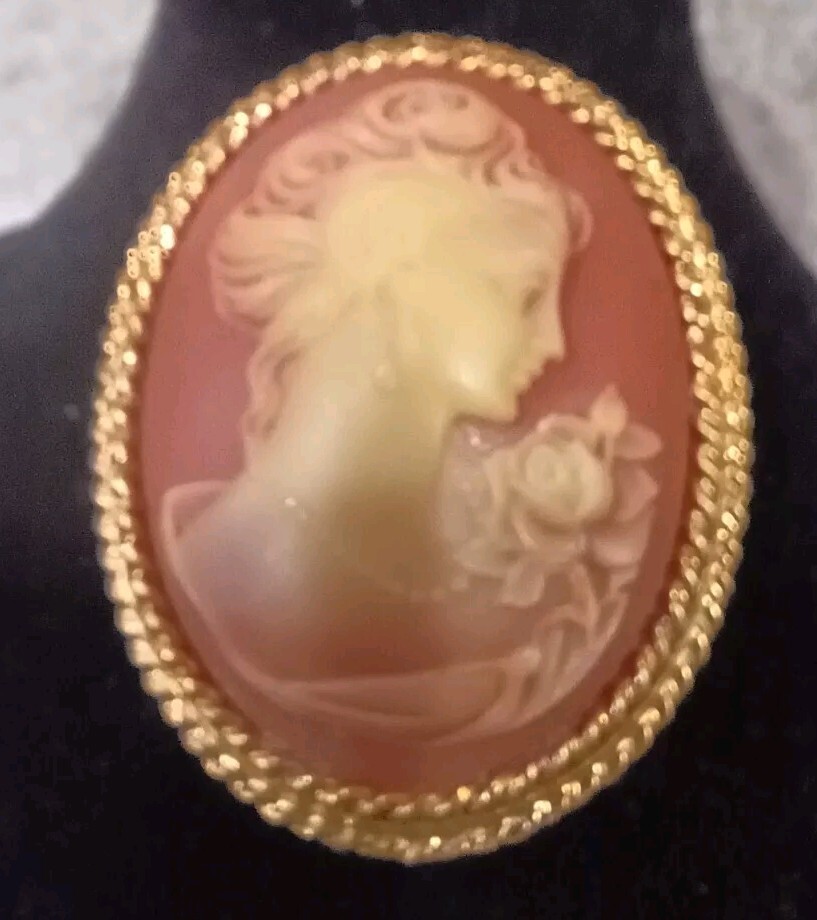 Vintage 1960’s Estee Lauder CAMEO Nice Brooch!