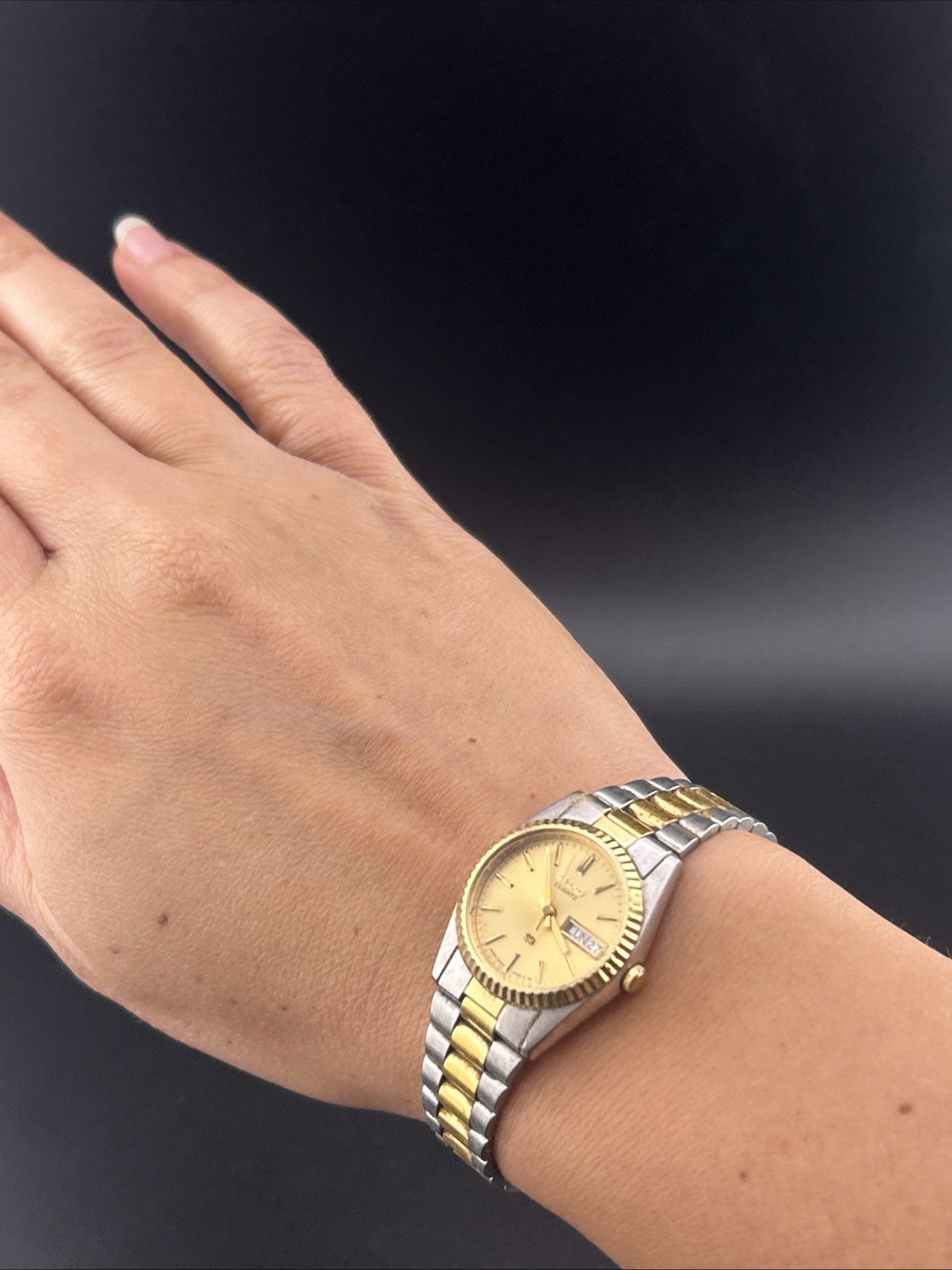 Vintage Seiko President Two Tone Stainless Steel Quartz Watch 2A23-0030