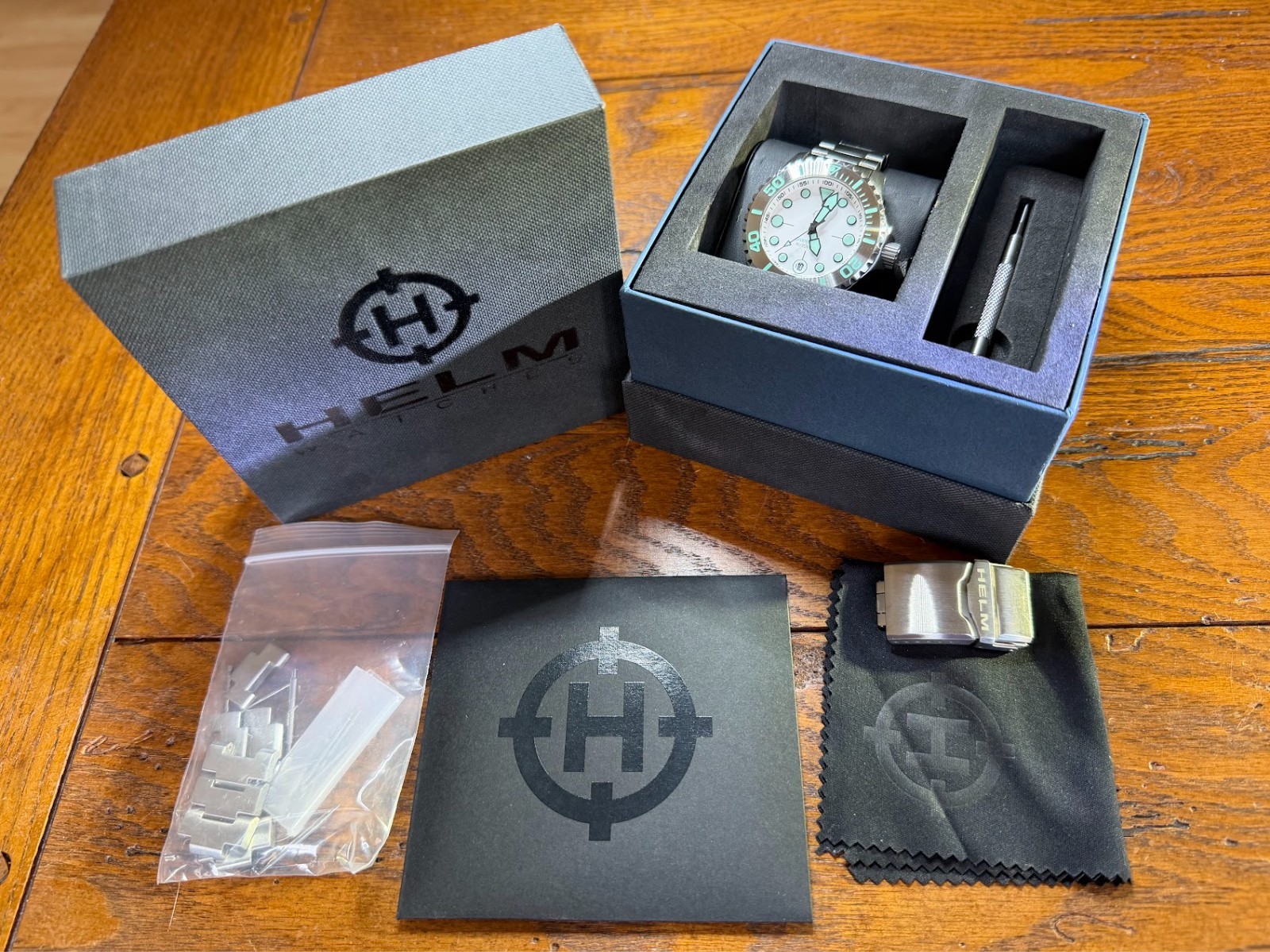 HELM Komodo 03AR3 40mm NH35 Automatic White Dial Sapphire 300m Box