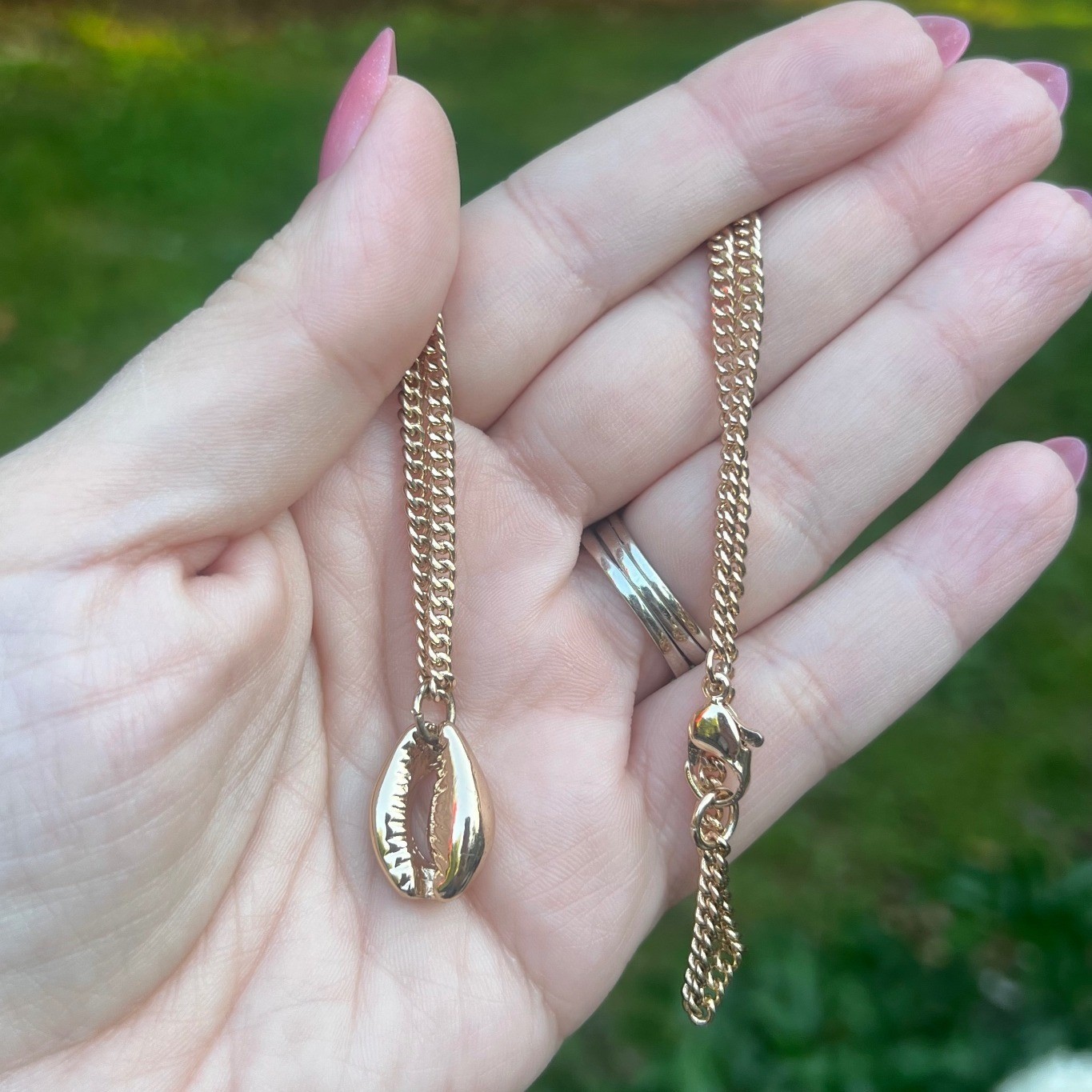 Vintage Gold Tone Cowrie Shell Pendant Curb Chain Necklace Beachy Coastal Boho