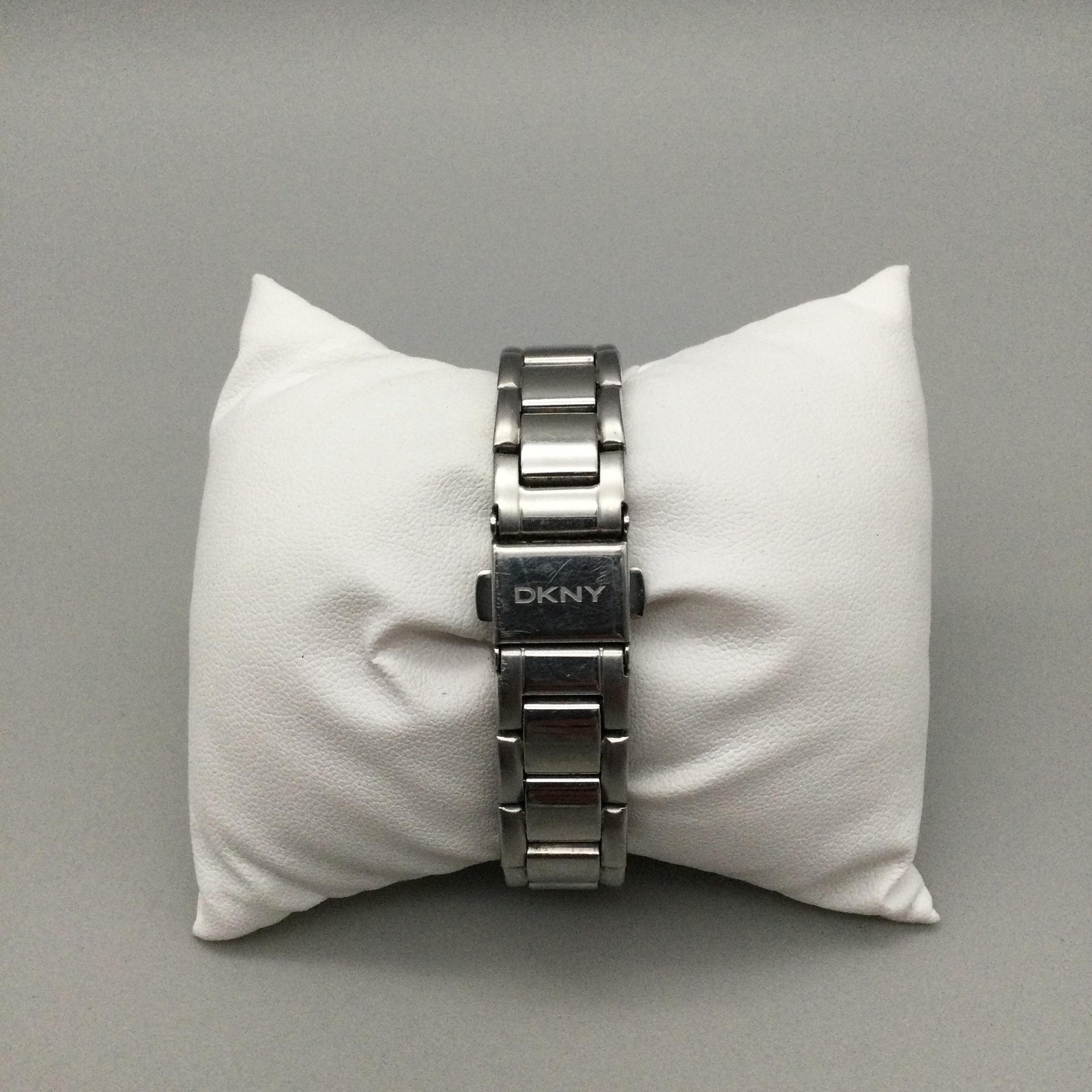 DKNY NY-2220 Womens Watch 29mm Stainless Bracelet Crystals New Battery 6″