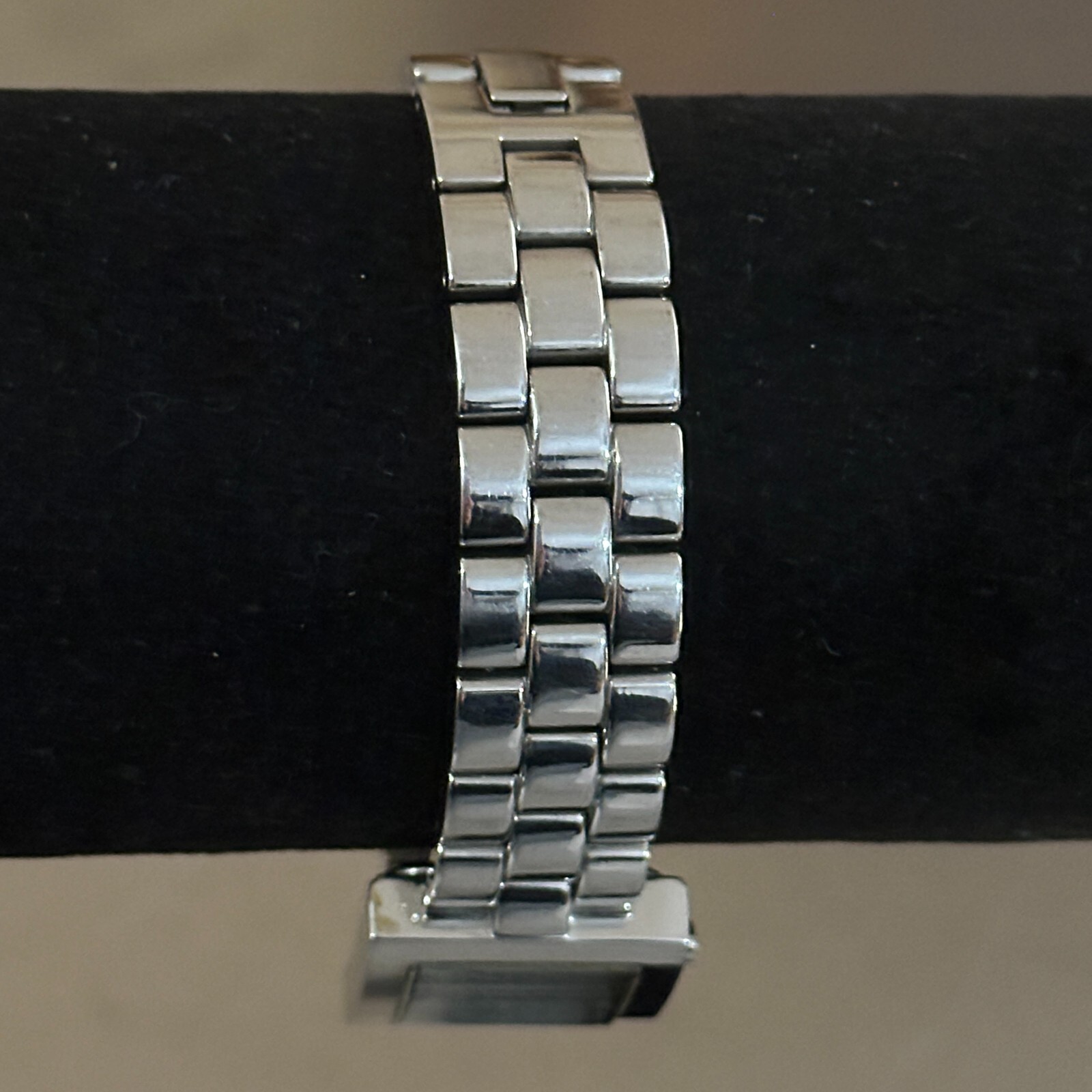 DKNY Watch Women’s Analog Square Silver Tone Quartz Water Resistant 7 inch 22 mm