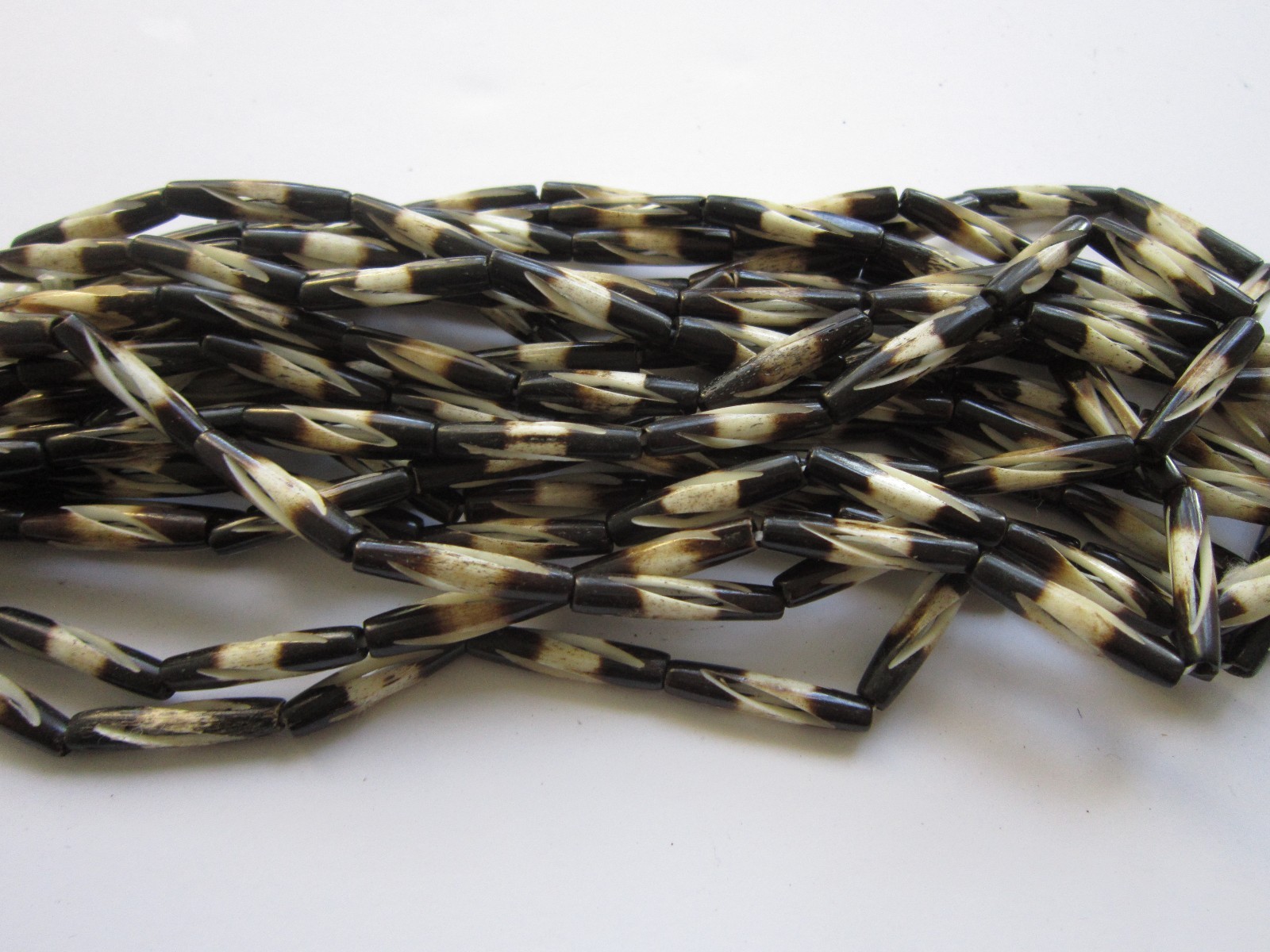 Buffalo Bone Two Tone Carved Hairpipe Beads Jewelry Crafts 1 Strand 3 sizes 545