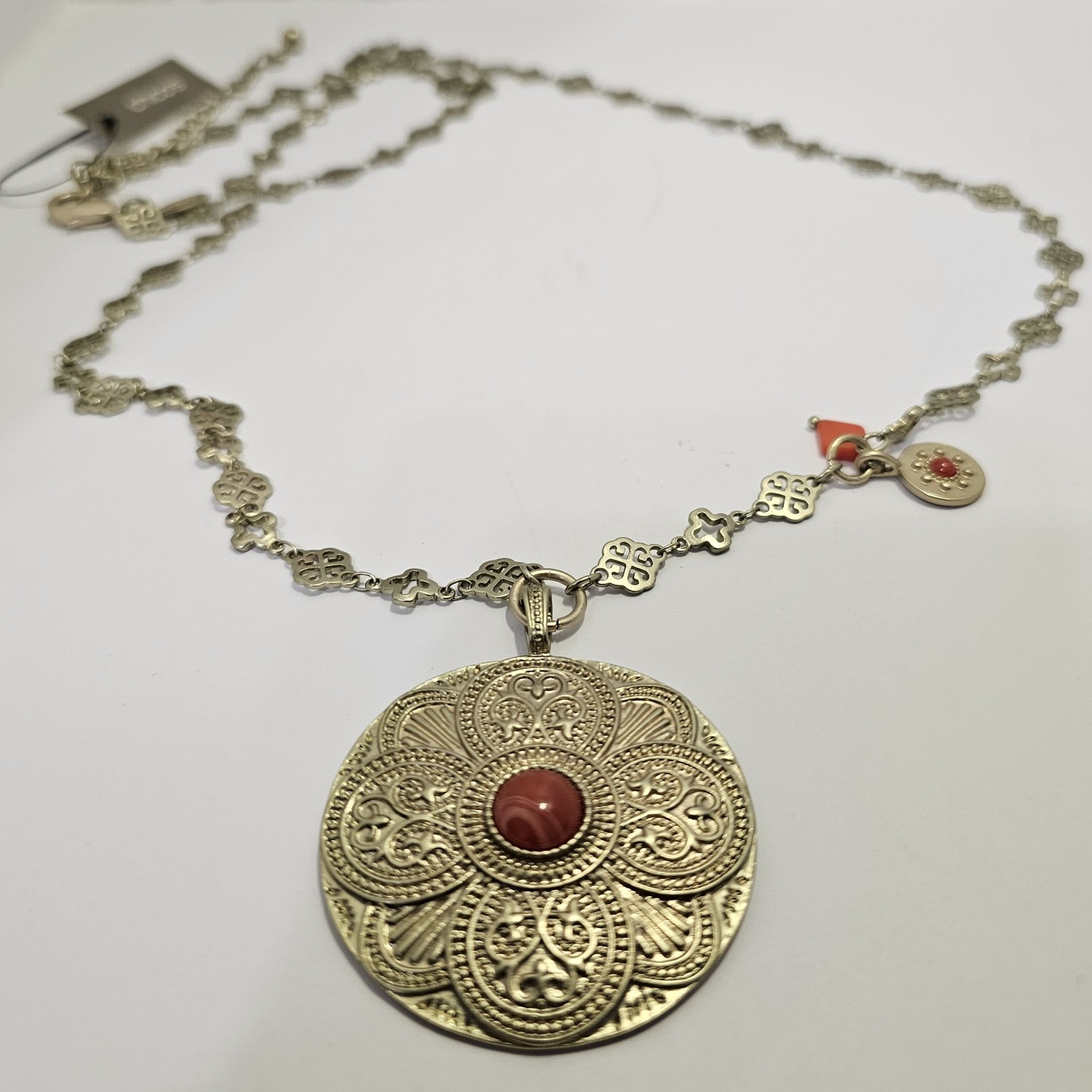 Chico’s Gold Tone Link Chain Necklace Round Medallion Coin Pendant Red Bezel NWT