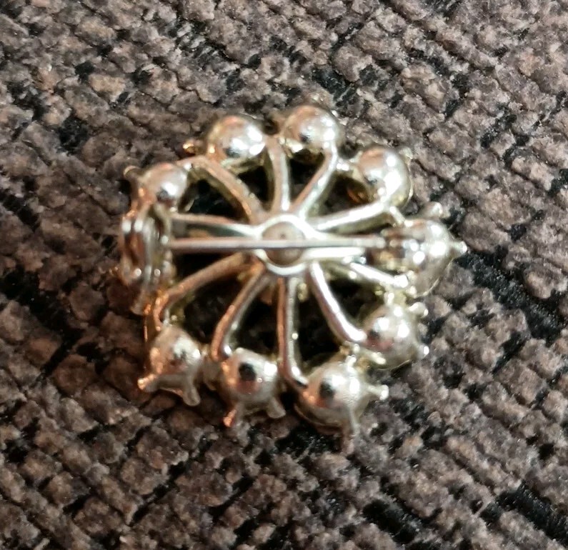 Vintage 50’s 60’s Emerald And Clear Rhinestone Gold Tone Brooch Pin Pinback