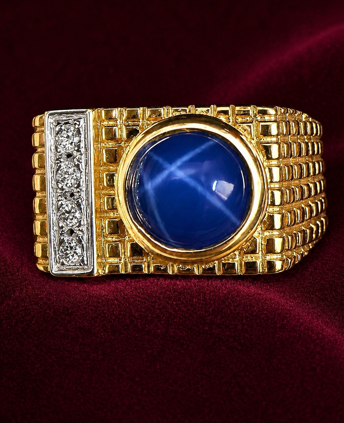 Vintage Men’s 14K Yellow Gold Linde Blue Star Sapphire Cabochon & Diamond Ring