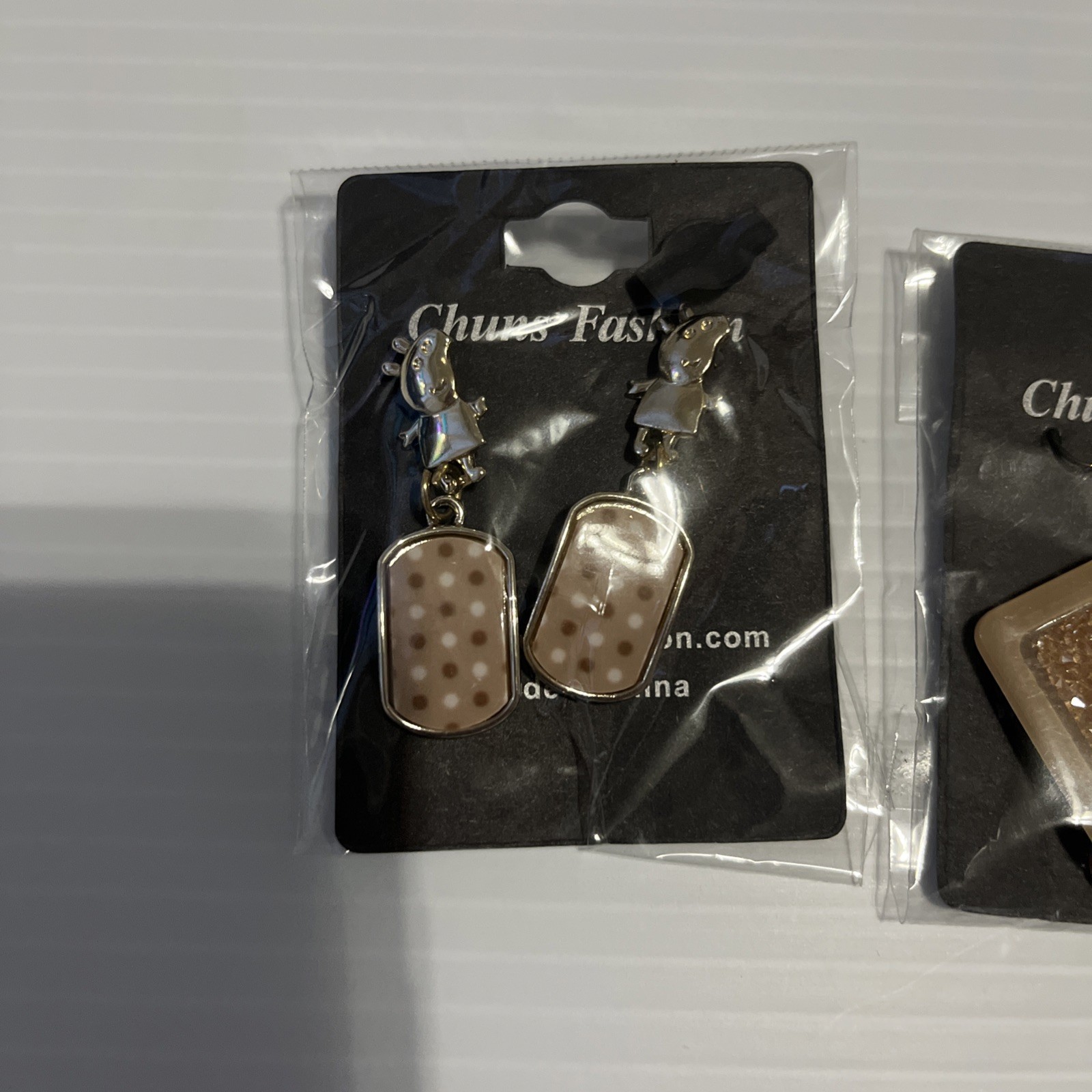 Lot of 140 Chuns Fashion Jewelry Earrings with different designs and colors