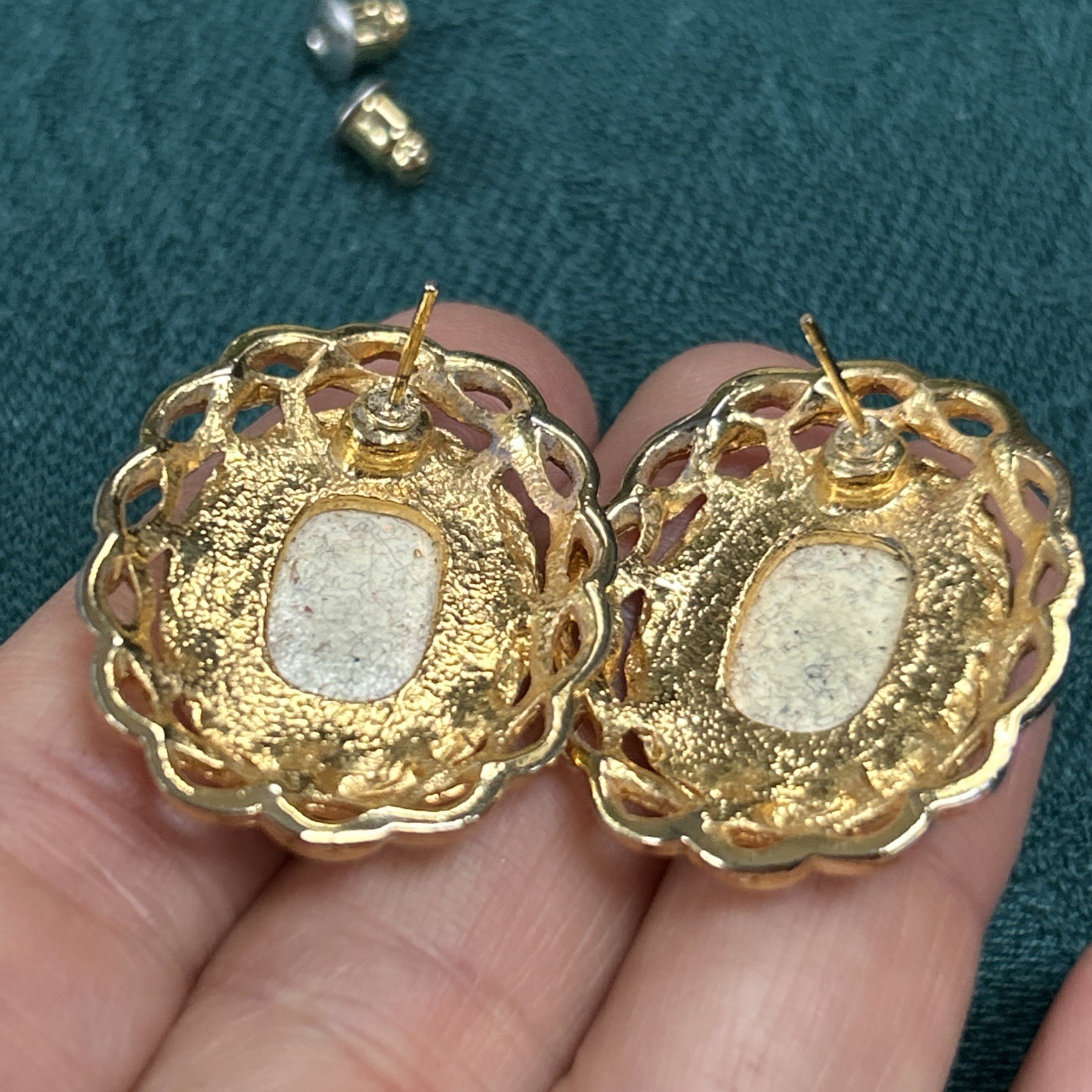 Vintage Mona Lisa Earrings Gold Tone Brass Posts Pierced 1”