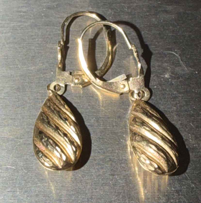 Beautiful Stamped 14K Dangly Yellow Gold Pierced Earrings 1″ 1.4 grams