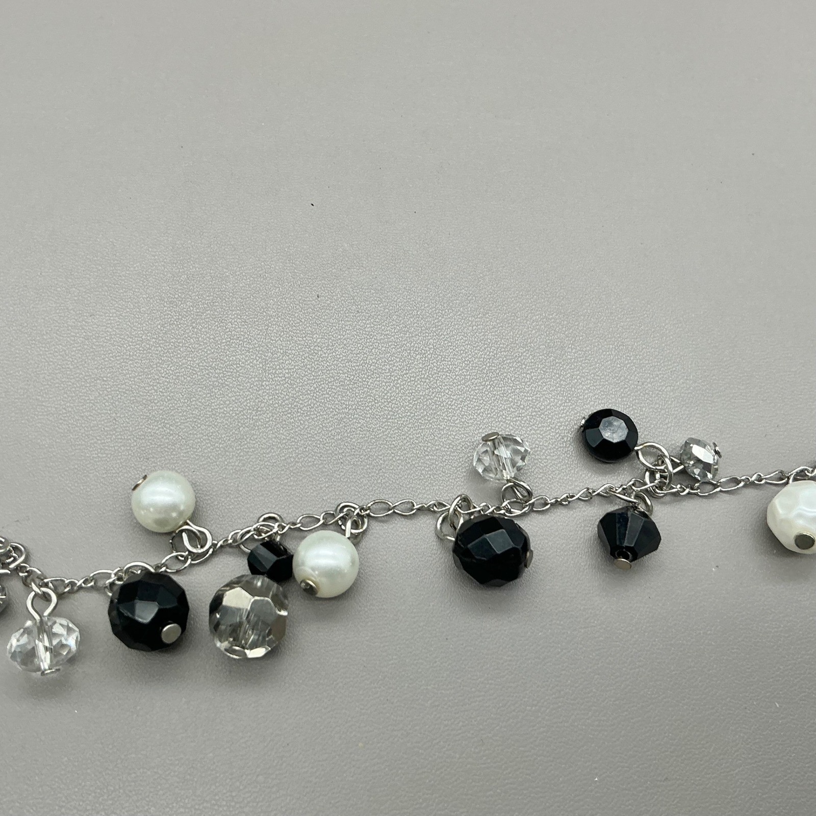 White House Black Market Necklace Black White Crystal Beaded 36-39″