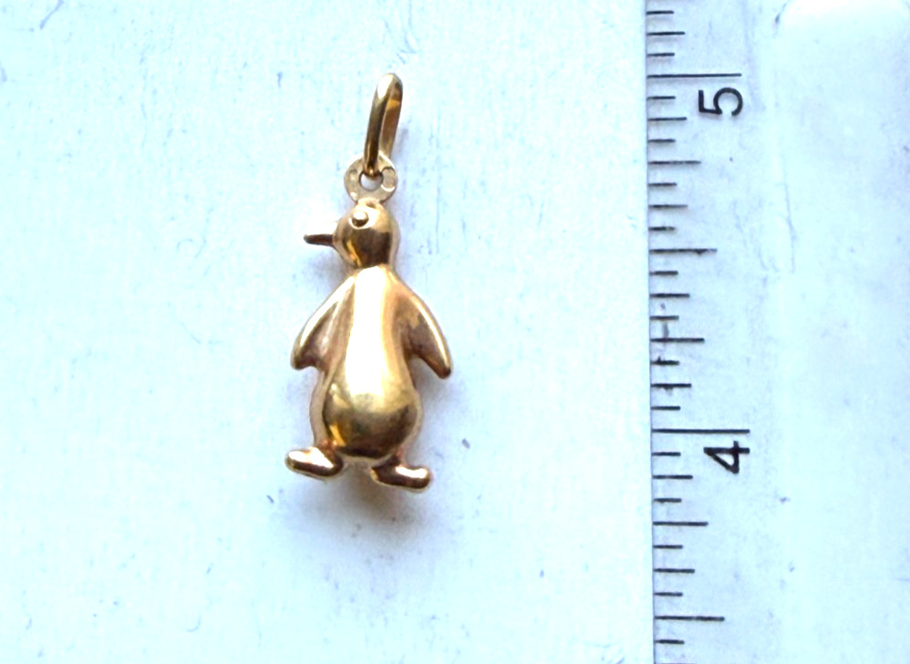 9 ct gold tall penguin pendant new 1. 2 gm