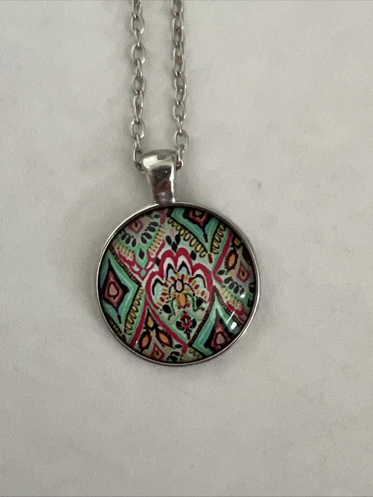 Silver Tone Chain Necklace Round Pendant Beautiful Multi Color Design