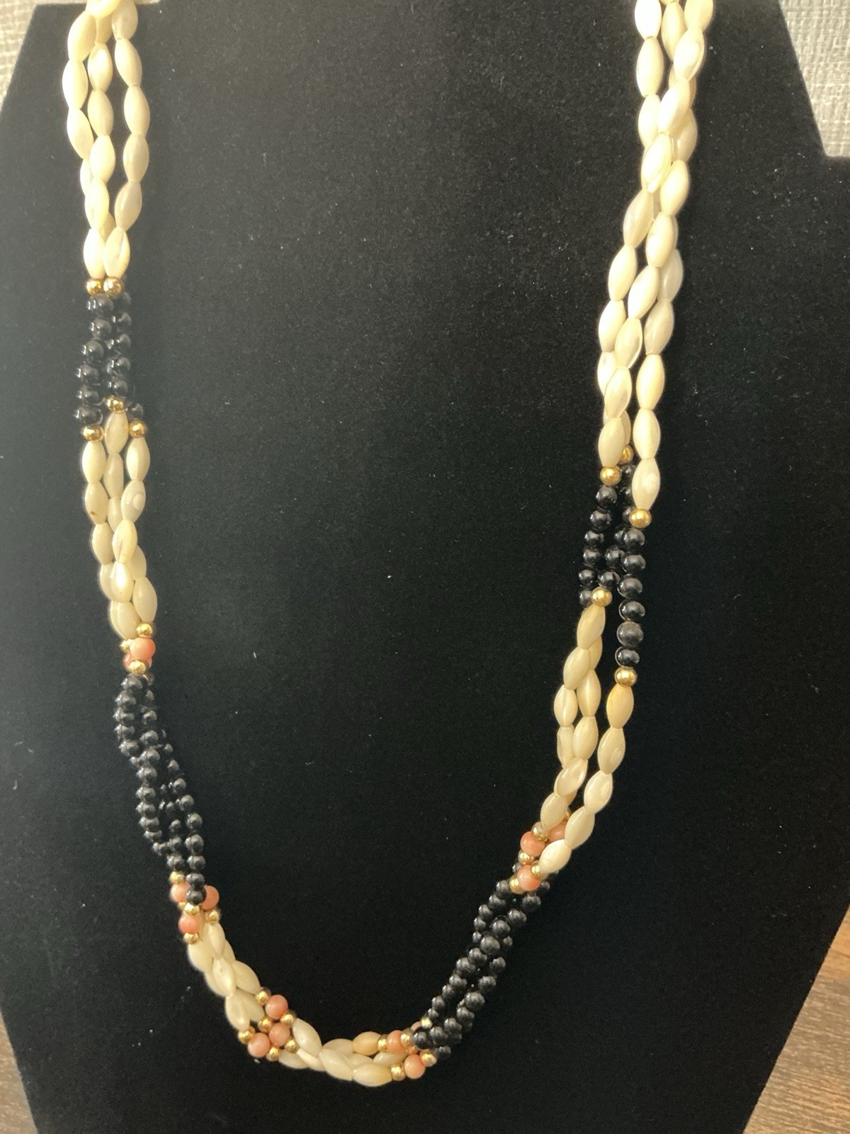 White Black Pink & Gold Beaded Strand Necklace Oval Beads Lobster Clasp 0544