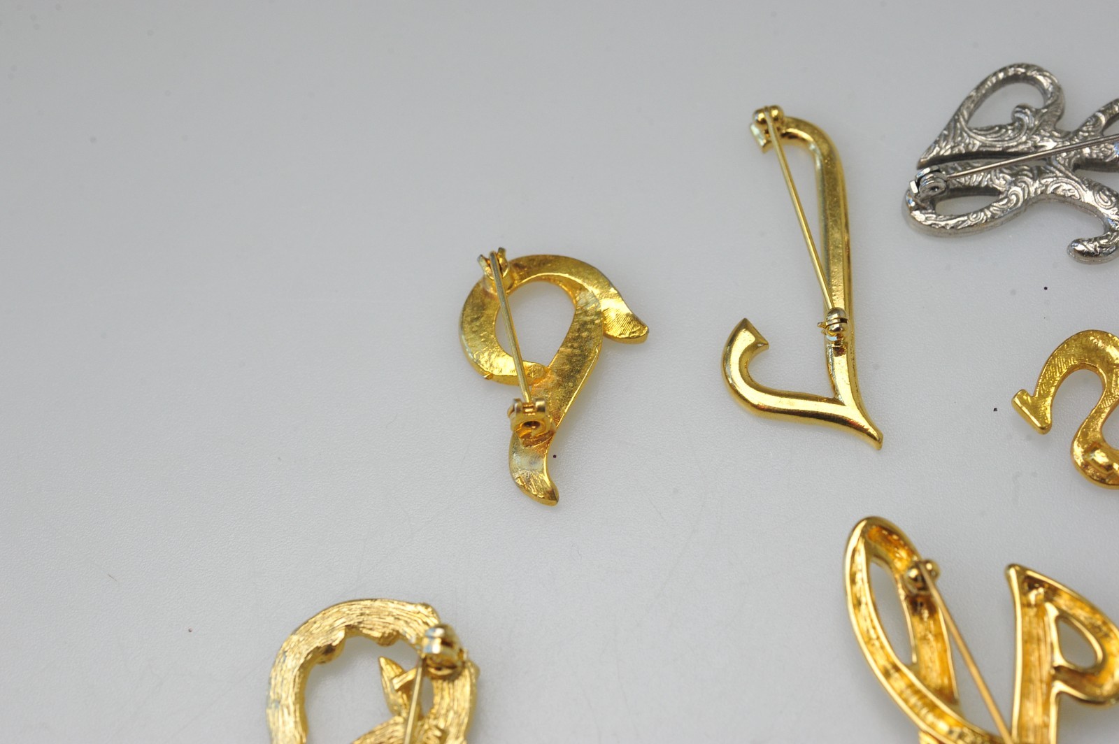 Vtg to now LOT brooch pin monogram initials some signed Monet AK Sarah AJ27