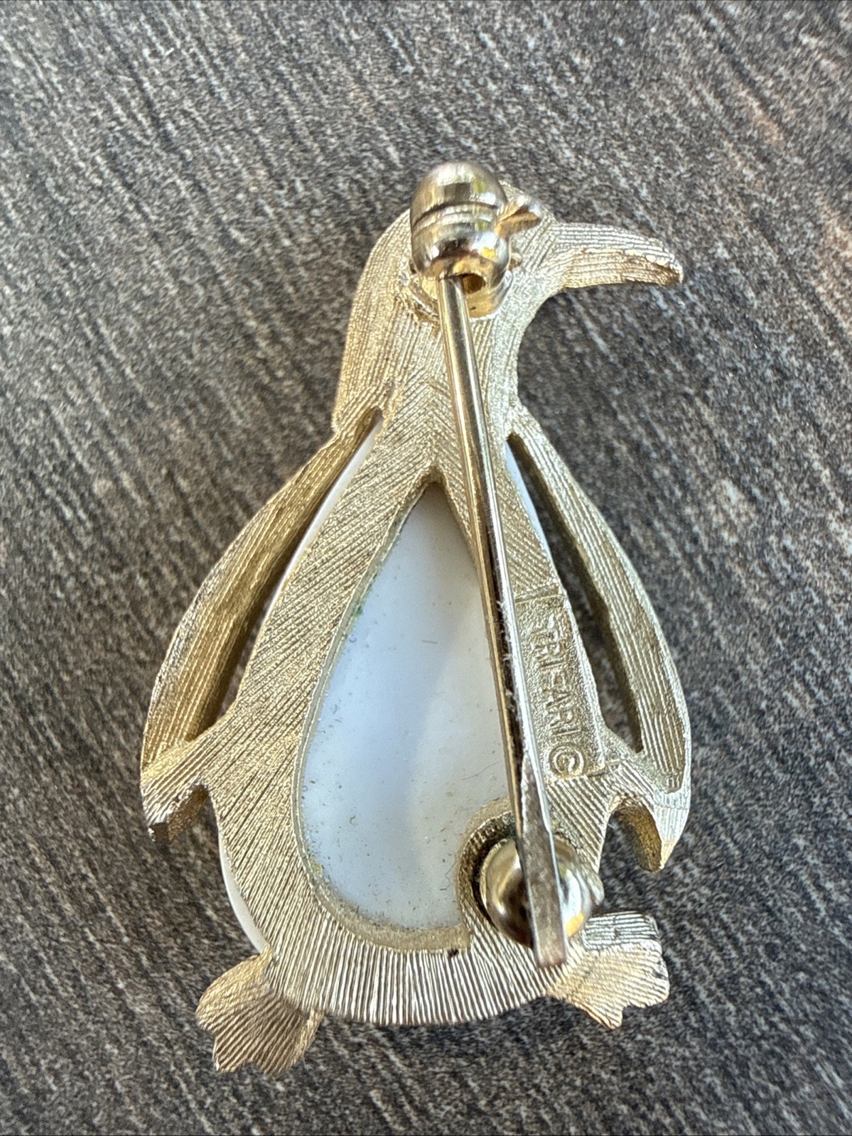 Vintage GERRY’S Gold Tone White Jelly Belly Penguin Figural Brooch 1.5in Signed