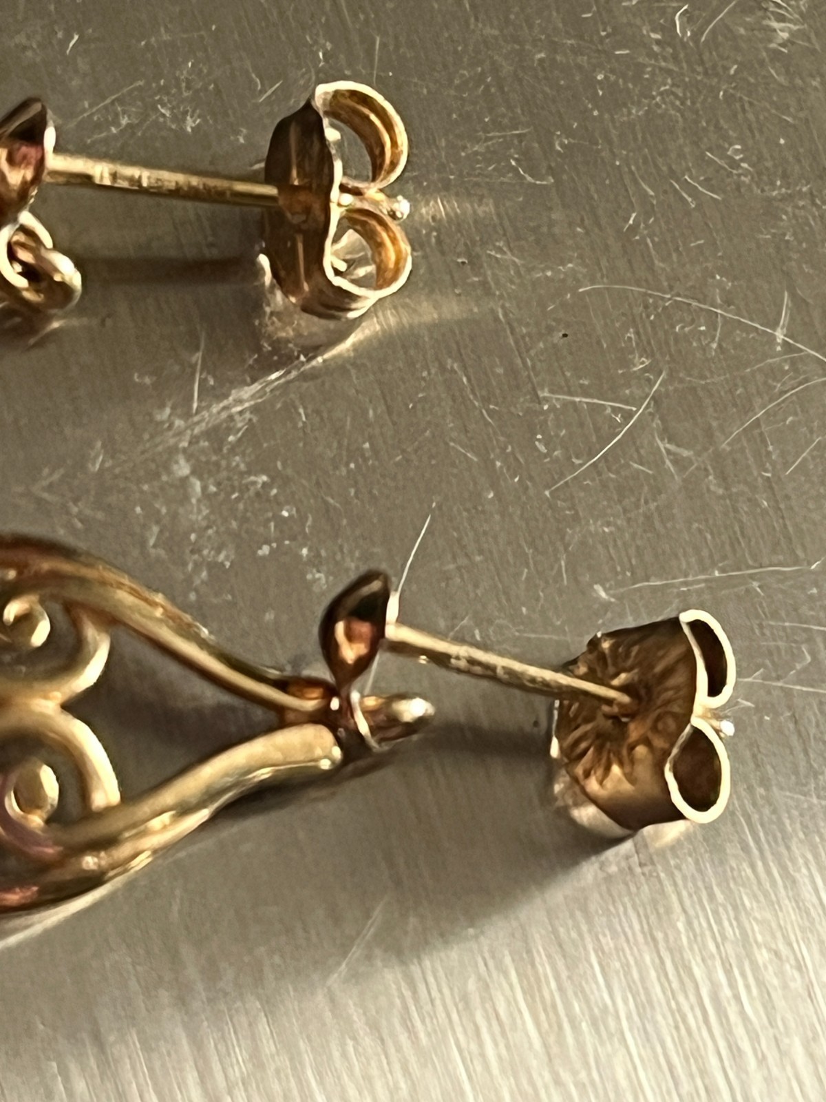 9ct Gold vintage open-work dangle drop earrings Stud Backing 1.46 Grams