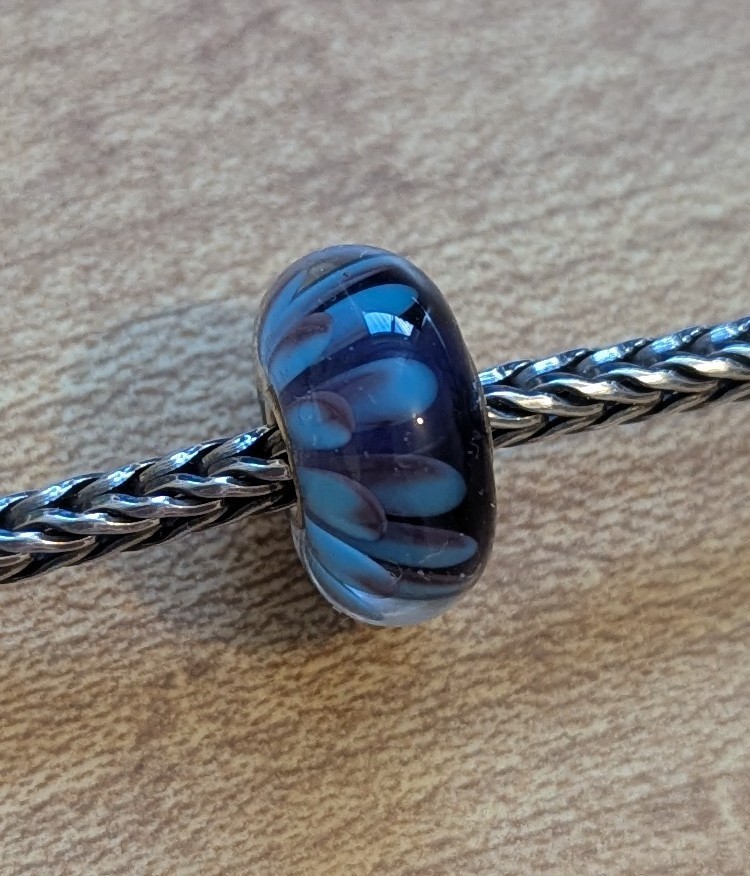 Authentic TrollBeads Blue Petals Bead