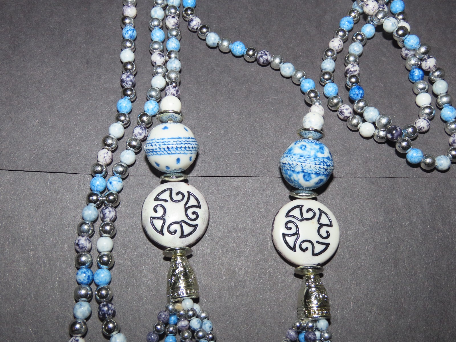 36″ BLUE WHITE SILVER BEADED TASSEL NECKLACE VINTAGE PLASTIC