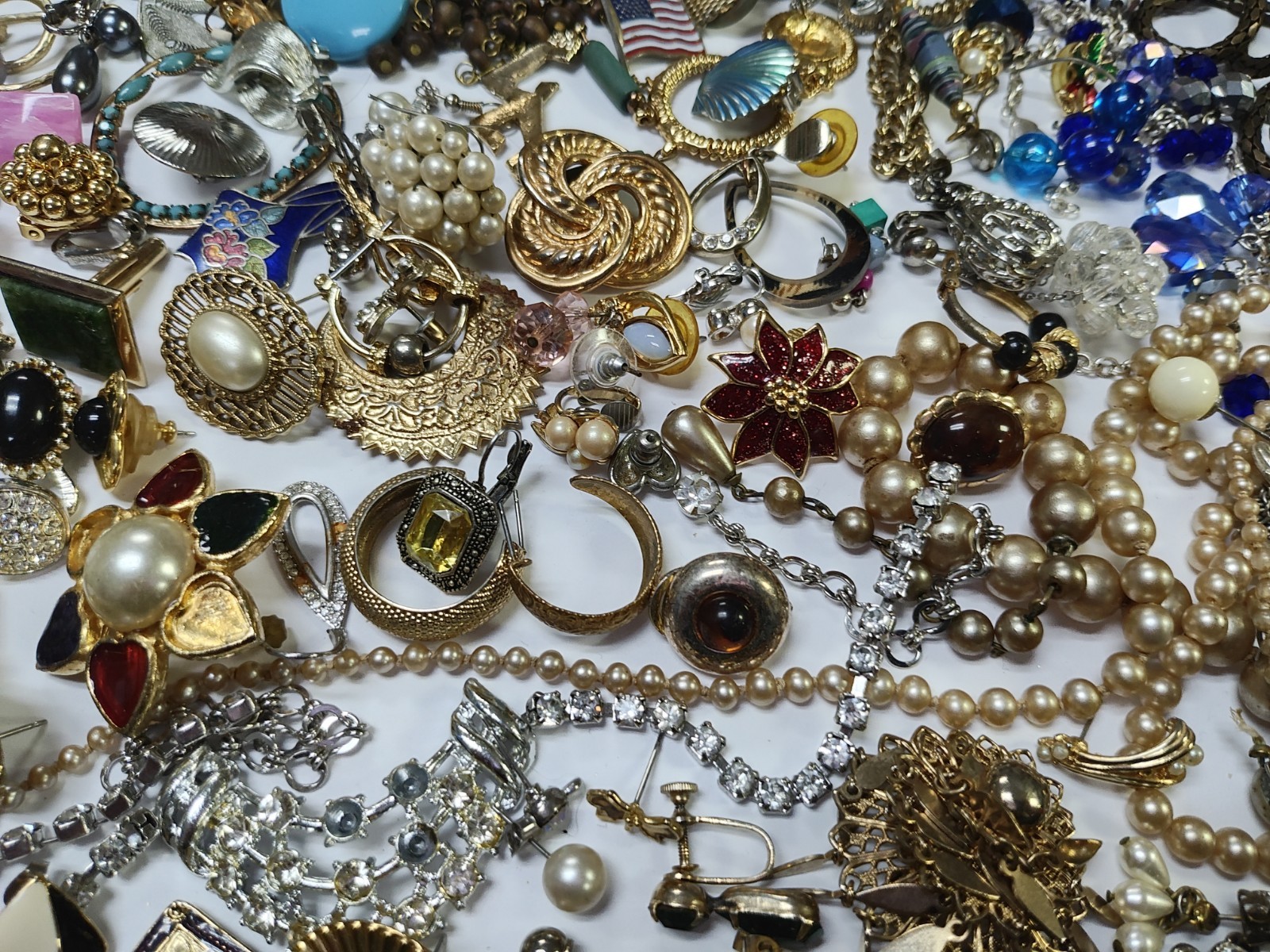 Huge Estate Junk Jewelry Lot 7lbs Earrings Screw Back Clip On Etc (Read Desc.)