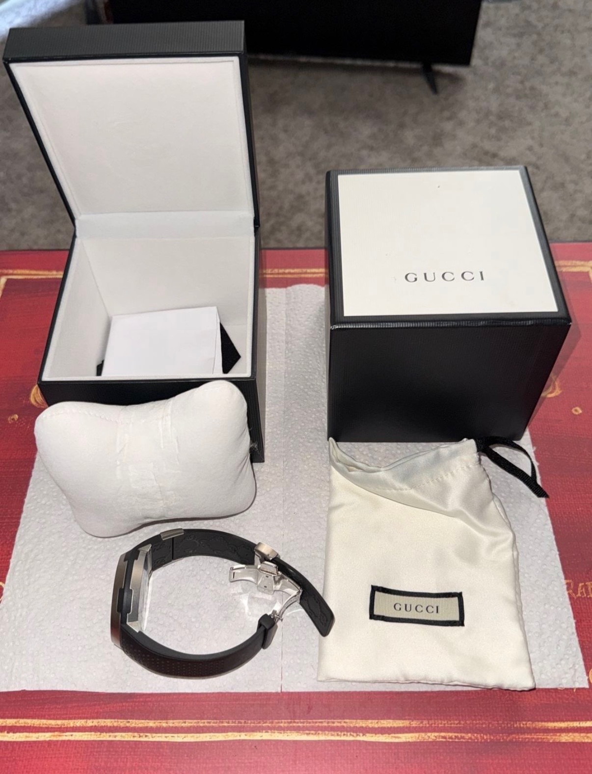 Gucci YA114103 49 mm Silver Stainless Steel Case With Black Rubber Strap…