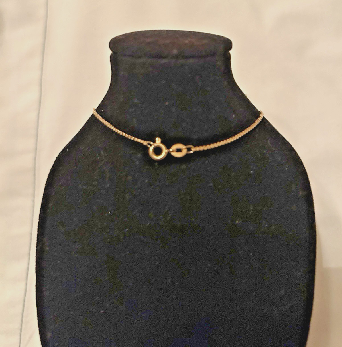 18k solid gold Italian horn weight is 1.2gr. includes 28″ 18K gold Neckless