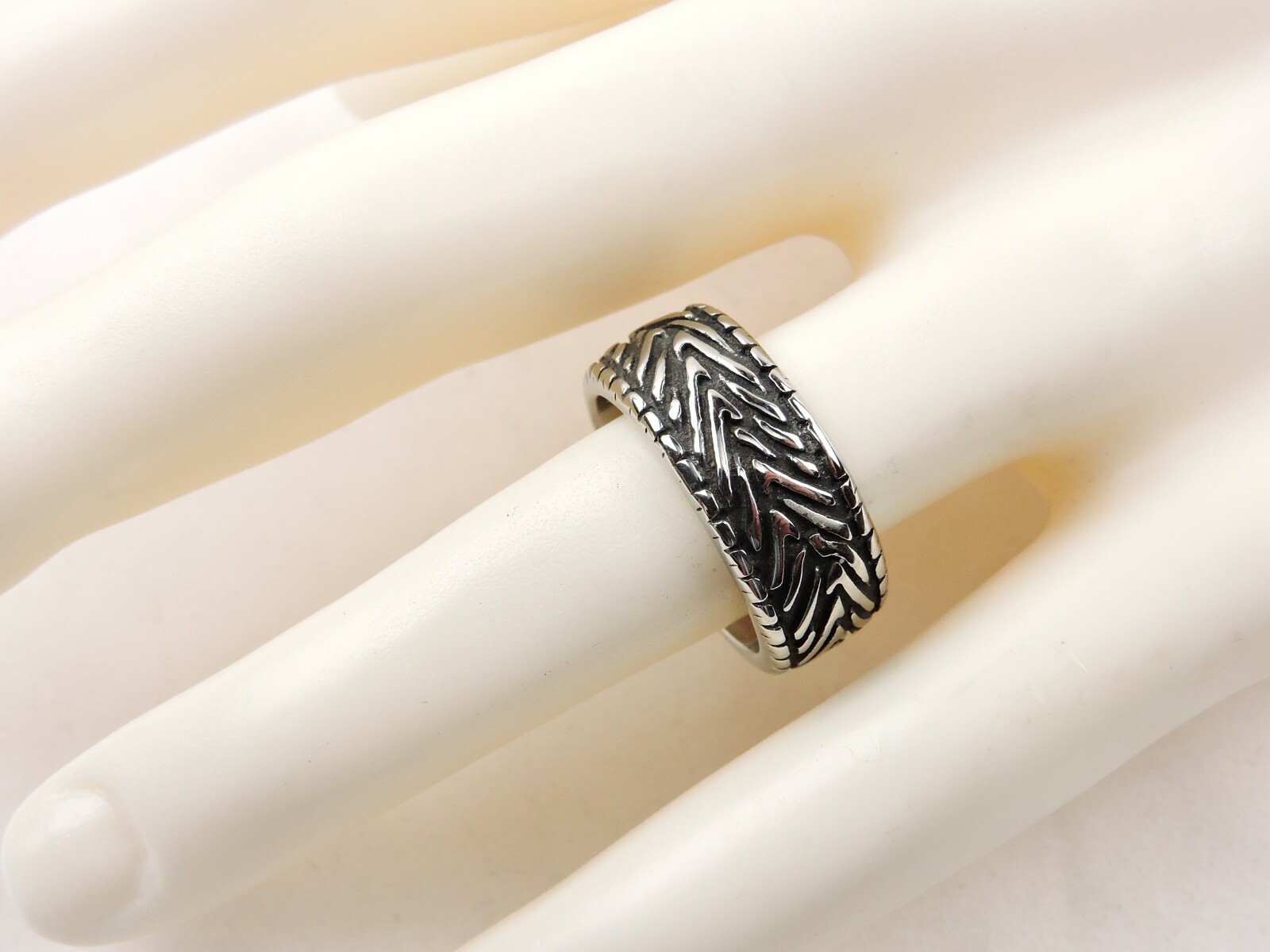 Stainless Steel 10 mm Textured Wide Band Ring – Free Gift Packaging