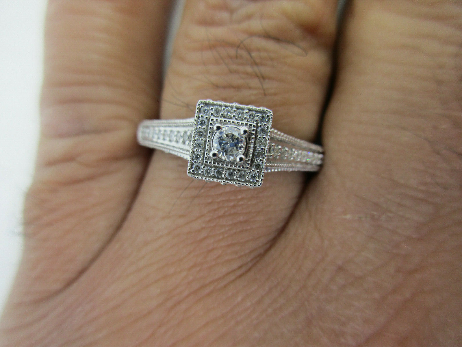 10K Gold Diamond Engagement Ring Diamond=1/2 Carat D-SI1/VS2 Value=$3,500