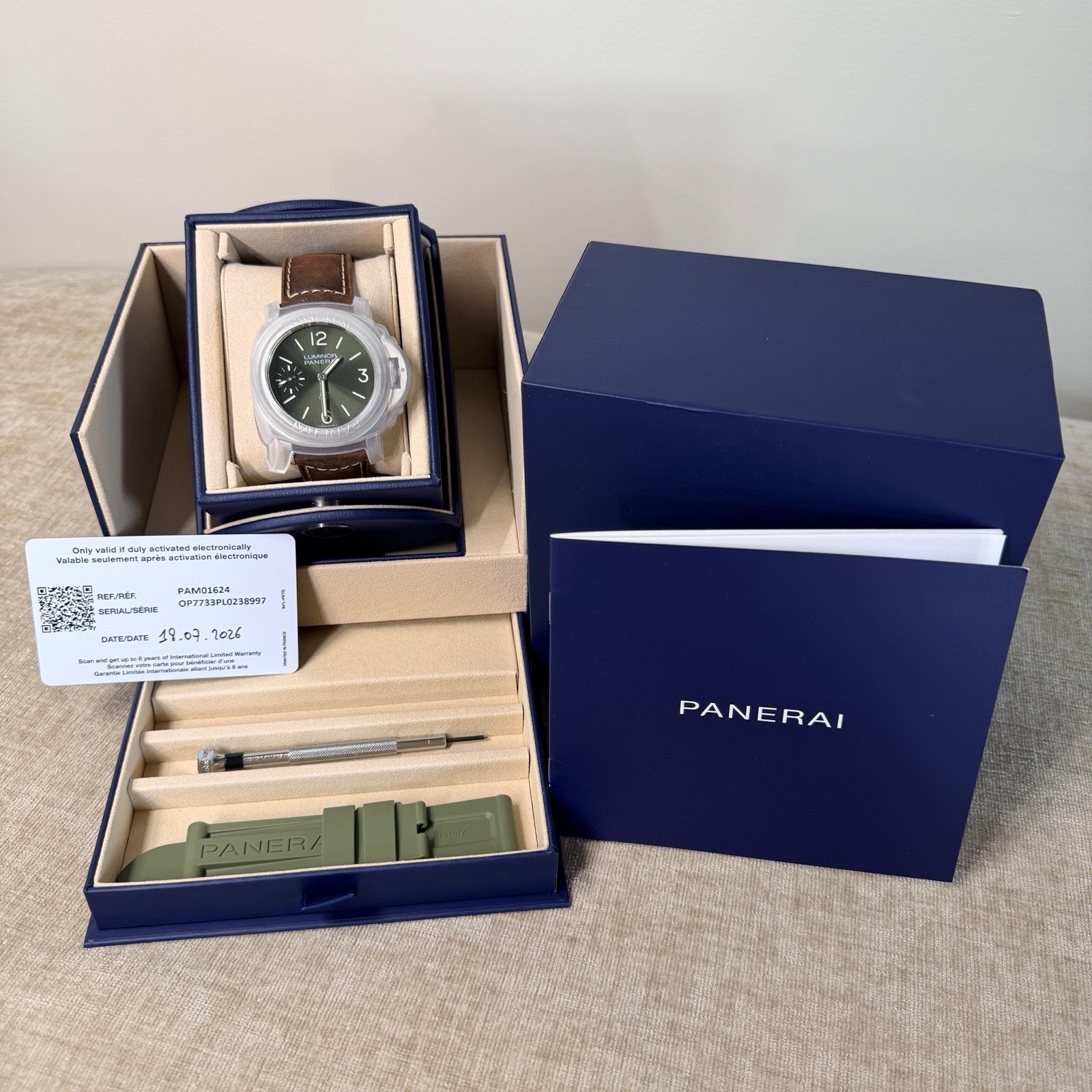 Panerai Luminor Logo PAM01624 44mm Green Dial Full Set Box Papers Unworn