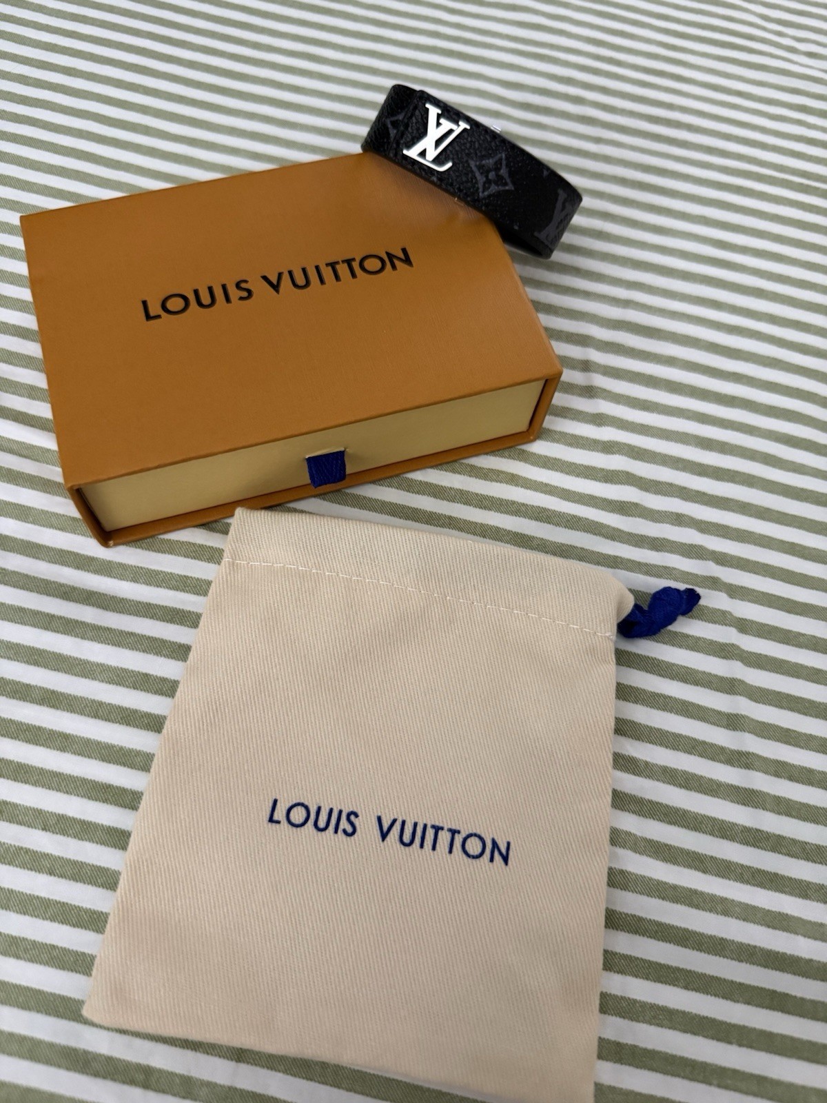 Louis Vuitton LV Slim Bracelet Monogram Eclipse Silver LV Size 21