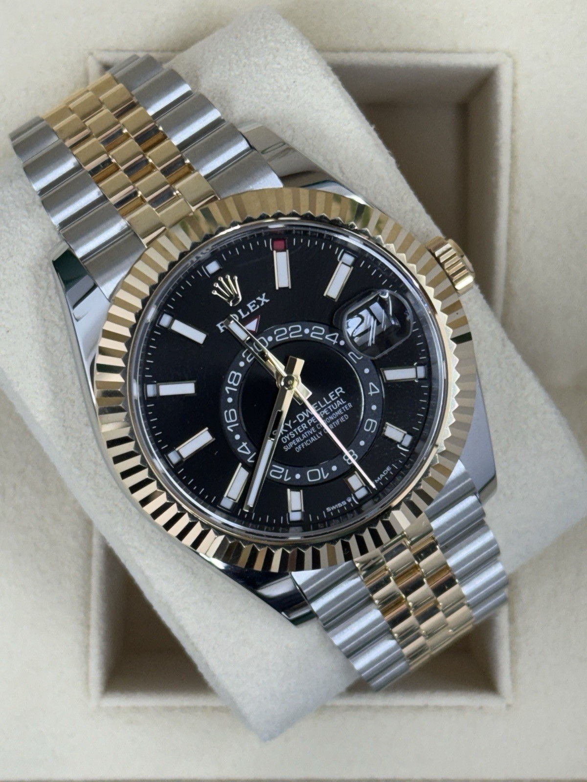 Rolex SkyDweller 336933 MINT 18k YG Jubilee Black Dial Auto Watch 42mm Full Set
