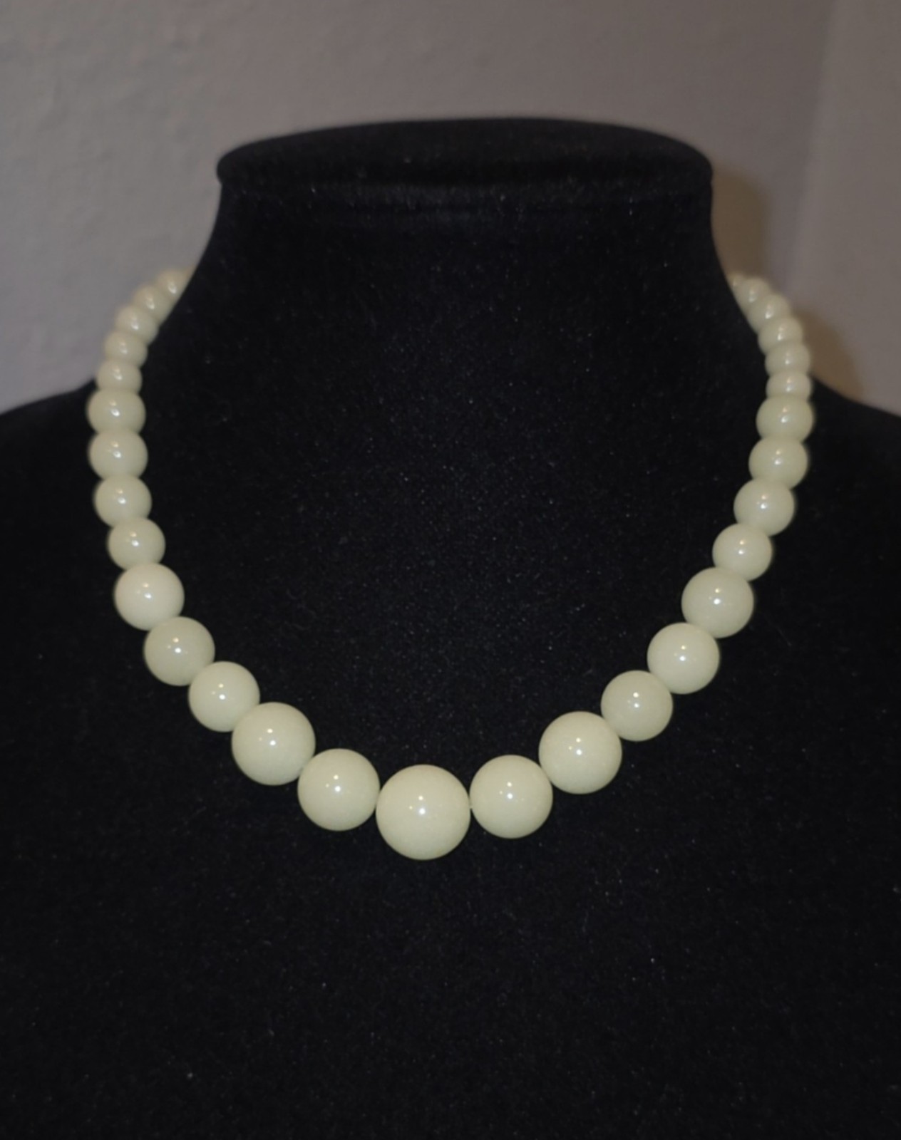 Vintage Luminous Stone Beaded Necklace White Jade Type Glow In The Dark Heavy