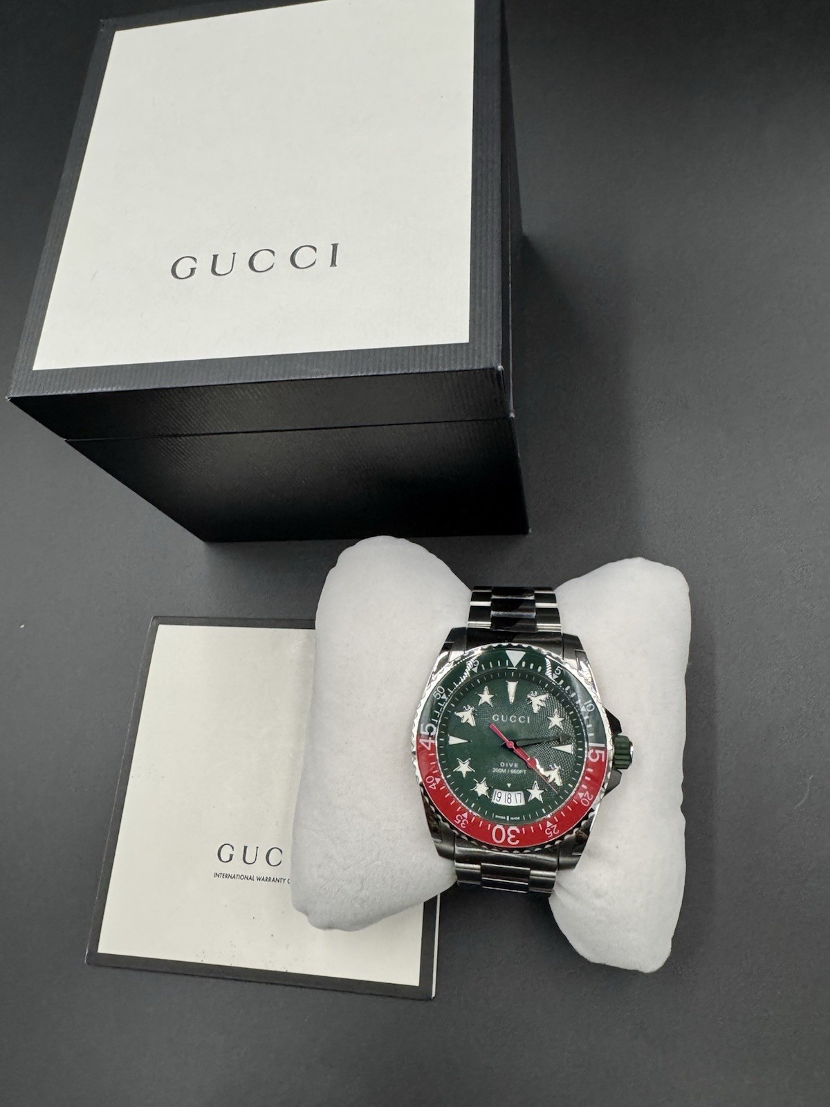 Gucci Green Red Men’s Dive Watch 136.2 YA136222 Diver Silver Christmas Holiday