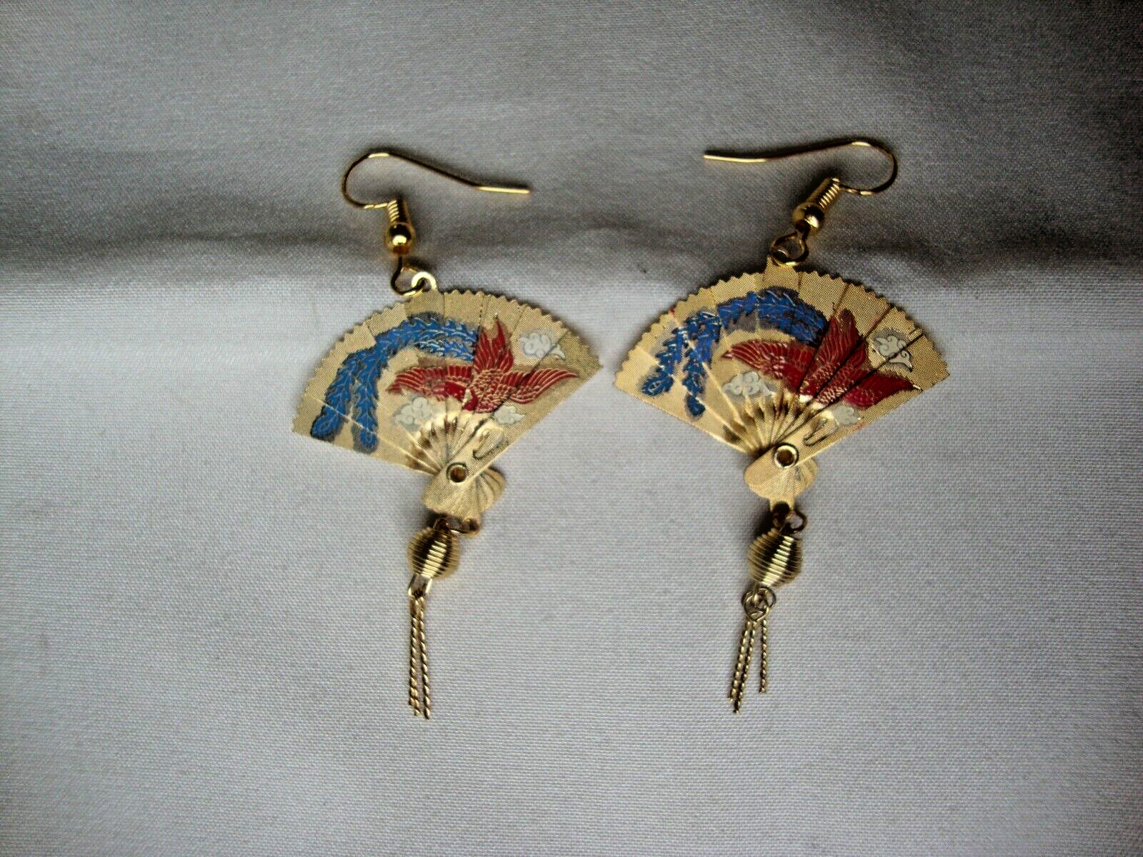 Vtg Charming Classic Chinese Phoenix & Crane Enamel Etched Folding Fan Earring