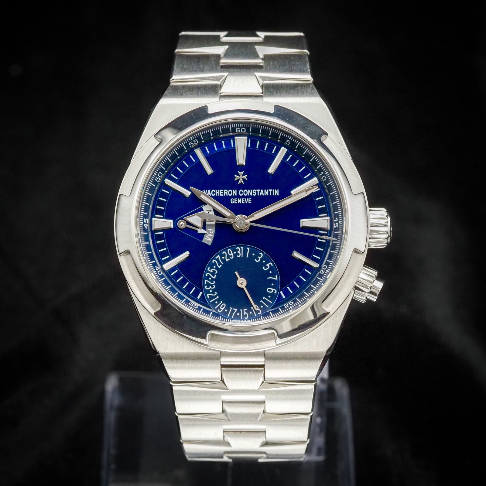 Vacheron Constantin Overseas Dual Time Blue, Ref. 7900V/110A-B334 with B&P