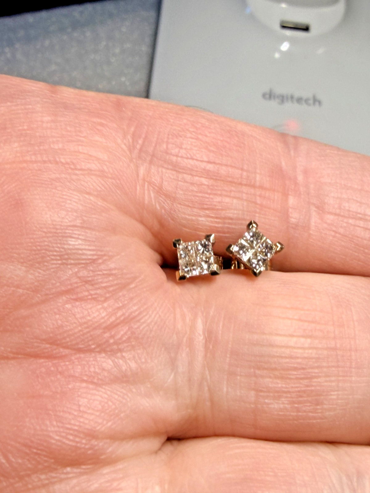 Vintage Gold Stud Earrings – Lab Diamonds? – 9K Solid Gold