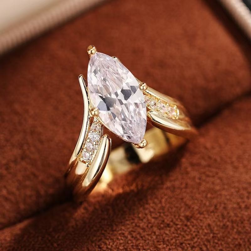 ins Fashion Woman 18k Gold Plated Sparkling CZ Blue Oval Band Ring Sizes 6-10