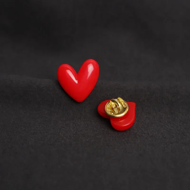 New Cute Red Heart Brooches Romantic Love Heart Resin Pins Mini Decorative Pins