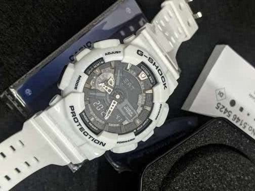 Casio G-Shock GA110 Analog Digital Sports White Resin Dual Display Watch W/Box