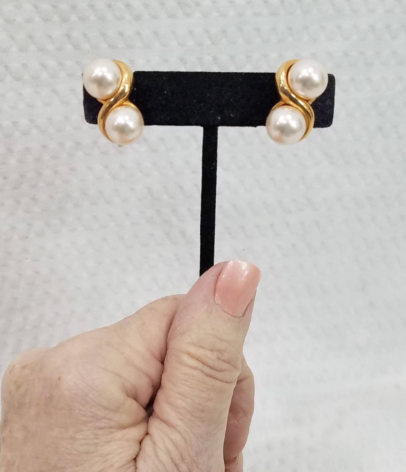Vintage Circa 1970s Faux Pearl & Gold Tone Infinity Design Stud Clip On Earrings