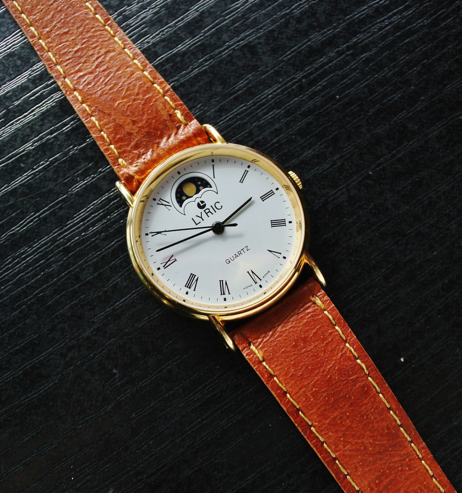 VINTAGE LYRIC ELEGANT MOON PHASE DIAL QUARTZ MEN’S GOLDEN LEATHER DRESS WATCH
