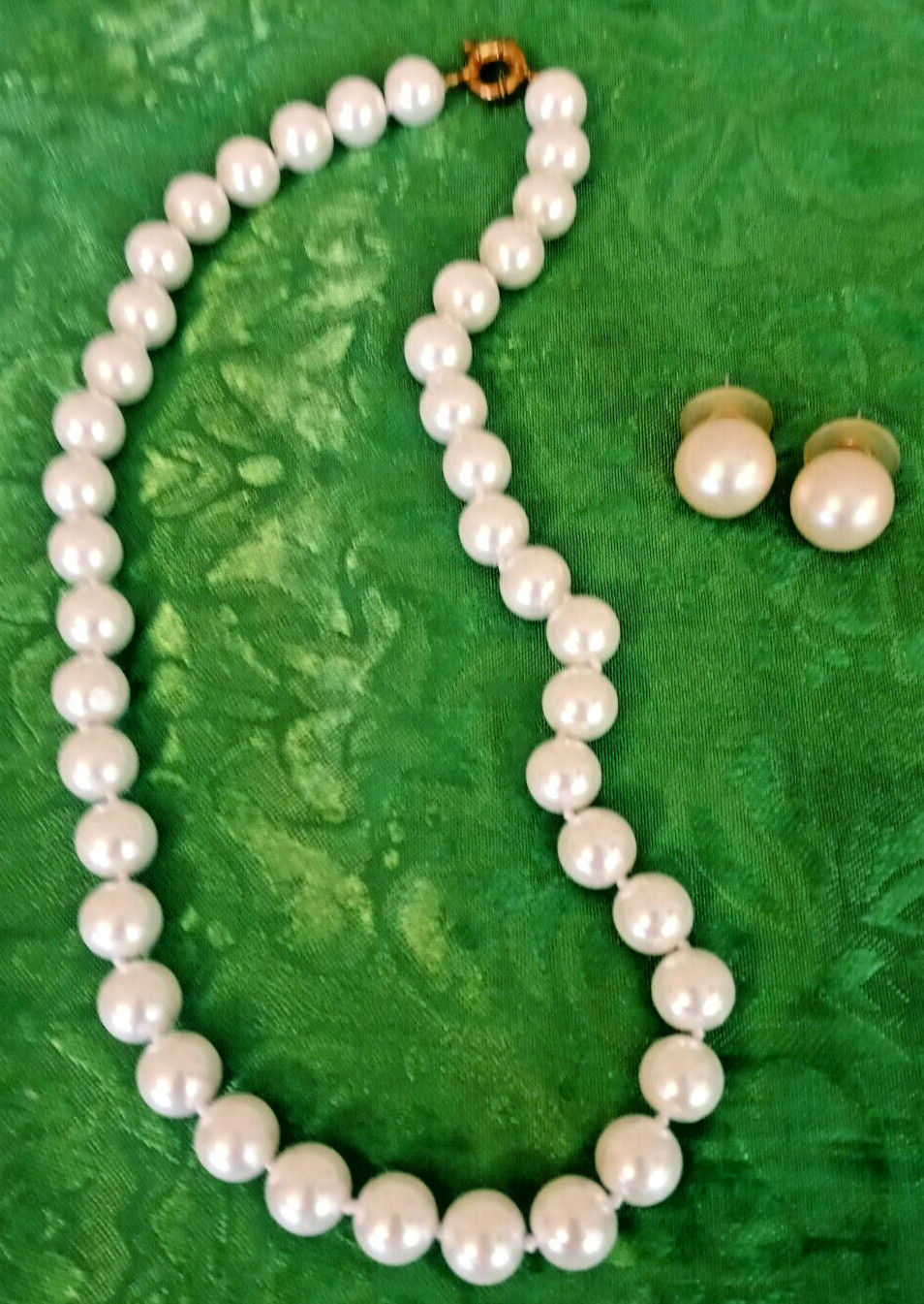Large Faux Opaque Cream Luster Pearl Hand Knotted Necklace & Earrings Set 8.25″