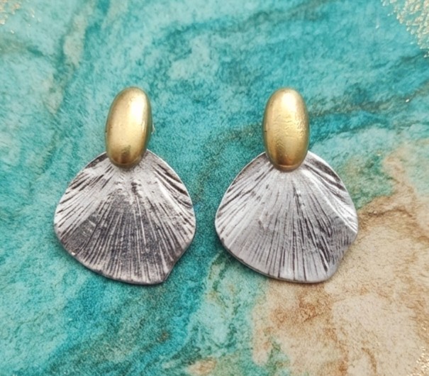Vintage Silver Tone Scallop Shell Earrings Gold Tone Oval Stud Nautical Beach