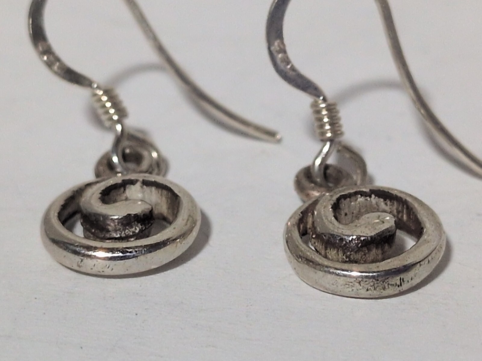 VINTAGE STERLING SILVER 9.2MM SWIRL DROP EARRINGS 2.7 GRAMS 925