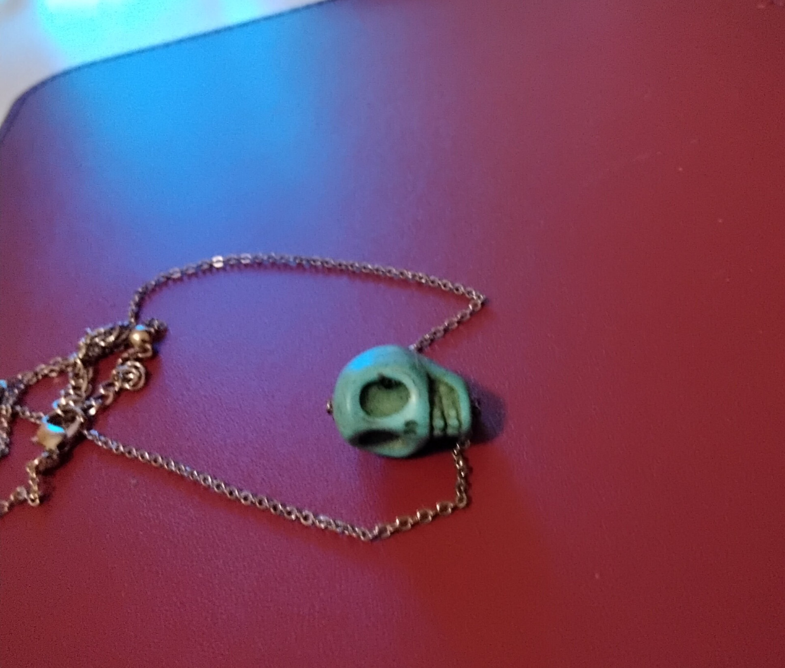 1-18″SLVRTN PENDANT DIA DE LOS MUERTOS FAUX TURQUOISE SKULL, THREADED THRU CHAIN