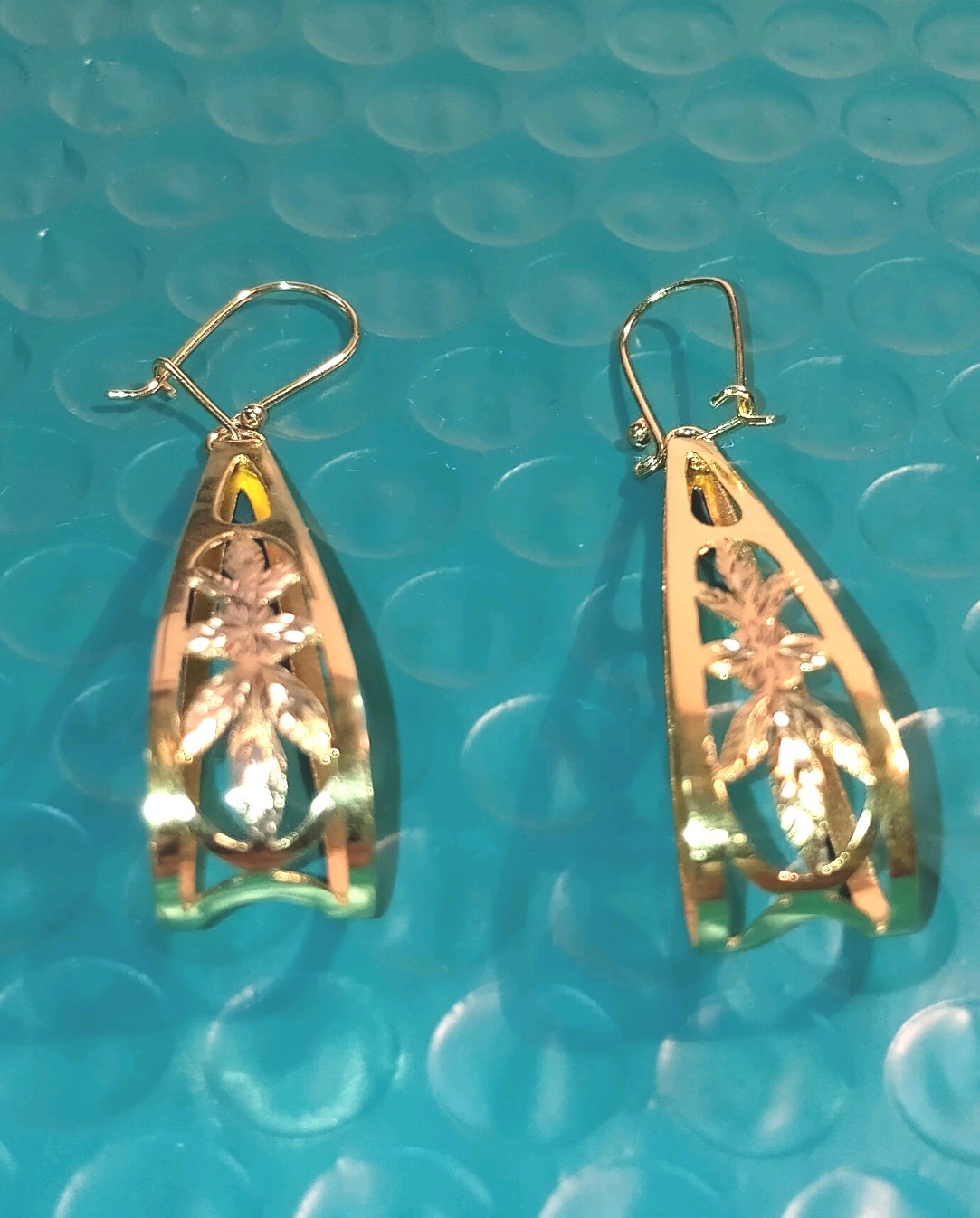 10K Yellow Gold Hand Crafted Hanging Earrings 3.2 Grams 2″ Long