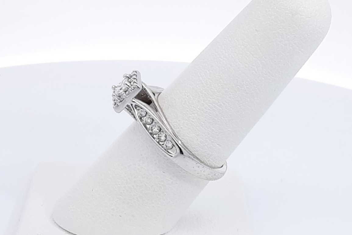 0.57cttw Dimaond Ring In 10k White Gold 3 Grams Size 7 Eb0226oxzdu
